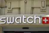 Swatch retira publicidad tachada de racista   