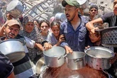 Murieron 93 palestinos en otra ofensiva en Gaza;  22 de ellos, en un centro de ayuda humanitaria    