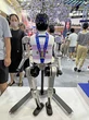 Los robots ya son parte de la vida cotidiana en China   