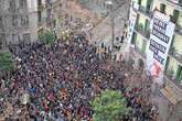 Protesta ciudadana impide desalojo de edificio en Barcelona   