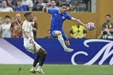 Afición del León protestó en el triunfo del Chelsea 2-0 ante LA   