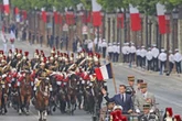 “Para ser libres hay que ser temidos”; Macron muestra poderío en desfile militar   