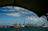 BlackRock comprará a empresa china dos puertos en Panamá   