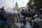 Más de 80 heridos en la represión a la marcha semanal de los jubilados en Buenos Aires   