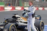 Amo a Checo; no me gustó cómo terminó la temporada pasada para él: Brad Pitt   