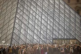 Detienen a sospechosos  del robo de joyas del Louvre