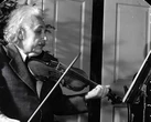 Venden primer violín de Einstein por unos 27 millones de pesos   