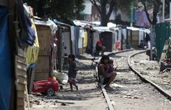 Migrantes en campamento de Vallejo temen desalojo tras concluir ciclo escolar   