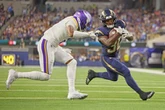 Cargadores vencen a Vikingos 37-10 con tres pases  de anotación de Justin Herbert   