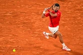Djokovic avanza en París hacia su título 25 de Grand Slam   