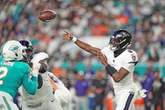 Baltimore gana a Delfines en regreso de Lamar Jackson   