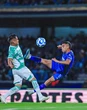 Cruz Azul triunfa y  se acerca a la cima   