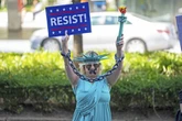 Protestan en NY contra políticas del gobierno de Donald Trump   
