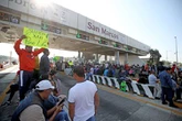 Maestros de la CNTE dan vía libre por 5 horas en tres casetas   