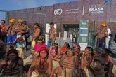 Bloquean indígenas entrada principal a la COP30 en Brasil   