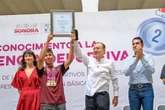 Durazo premia con becas a medallistas de los Juegos Deportivos Nacionales de Educación Básica   