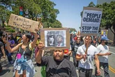 Al menos 30 manifestaciones multitudinarias en EU por las razzias de Trump   