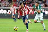 Triunfal debut del español Óscar García con Chivas   