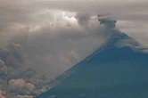 Evacuan a 594 personas por erupción del volcán de fuego en Guatemala   