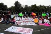 Marchan trabajadores del IMSS-Bienestar; piden mejoras laborales e insumos de salud   