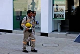 Impulsos corporativos ayudan al peso y a las bolsas de México y EU   
