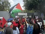 Protestan maestros en la SEP   