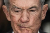 Breve confusión sobre despido de Jerome Powell debilitó al dólar   