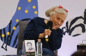 Se escribe para compartir con los demás, sostiene Elena Poniatowska    