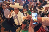 Va el izquierdista Sánchez a segunda vuelta en Perú   