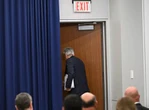 Deja Powell la presidencia de la Fed sin cambiar tasas   