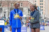 Kenianos Korir y Lokedi conquistan de nuevo el Maratón de Boston   