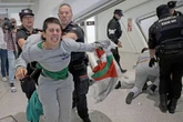 Reprime la policía vasca la recepción de activistas de Global Sumud Flotilla   