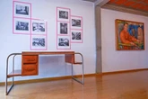Muestra conecta la pintura de Frida Kahlo con el diseño funcionalista de los años 30   
