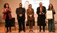 Recibe Alberto Dallal la Medalla Bellas Artes por su carrera de más de 60 años   