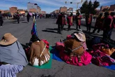 Protestas y bloqueos por la crisis económica paralizan Bolivia   