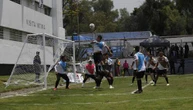 Futbol en el reclusorio, 90 minutos de libertad para olvidar el encierro   