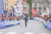 El mexicano Edgar Cadena triunfa en la tercera etapa de la Vuelta a Asturias   