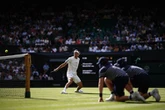Zverev pasa a segunda ronda en Wimbledon   