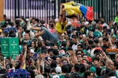 Migrantes ecuatorianos celebran a su equipo y lamentan amenazas en redes   