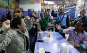Entre porras, vasos de neutle y Los Bukis   