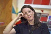 En Pespuntes, Mariana Marsal hila un relato de memoria e identidad   