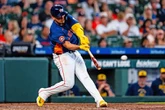 Isaac Paredes suma 500 hits  en Grandes Ligas   