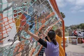 Refugiados y migrantes instalan en Tijuana la obra Tejiendo redes   