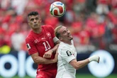 Suiza y Canadá avanzan   