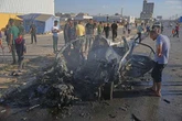 Israel asesina a 3 civiles en Gaza  al destruir el auto en que viajaban   