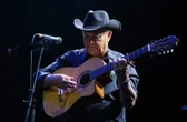 Una noche de guateque con Eliades Ochoa sacude de sus asientos a fanáticos   