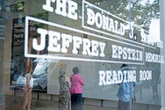 Los amigos poderosos de Epstein no logran escapar de su sombra   