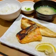 働く男たちにこそオススメ！やよい軒「銀鮭の西京焼としまほっけの定食」で癒やされた