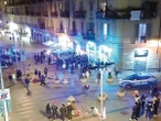 Torino, bottiglie volanti e 30 persone in strada: la notte di guerriglia in via Di Nanni. «La situazione stava migliorando. Ora si rischia il caos»