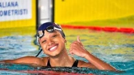 Sara Curtis, perché è una predestinata: dal record strappato a Federica Pellegrini al 100 della maturità. La finale a Singapore e ora la vita negli Usa